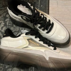 Cardi b reebok size 8